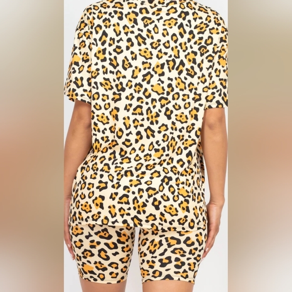 CAPELLAĀ USA Leopard Print Loose Fit Top & Biker Shorts Set - Picture 3 of 6